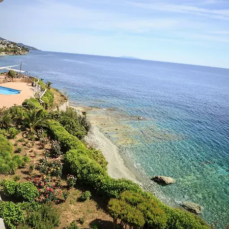 Alivi Hotell 4*