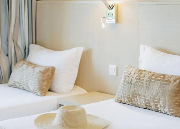 Alivi Hotel 4*